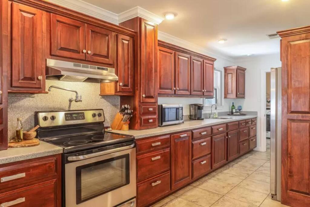 4/3 Home Centrally Located, Beach, Casino, Airport, Dining, Golfing, Shopping, Entertainment Gulfport Exterior photo