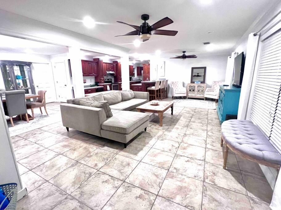 4/3 Home Centrally Located, Beach, Casino, Airport, Dining, Golfing, Shopping, Entertainment Gulfport Exterior photo