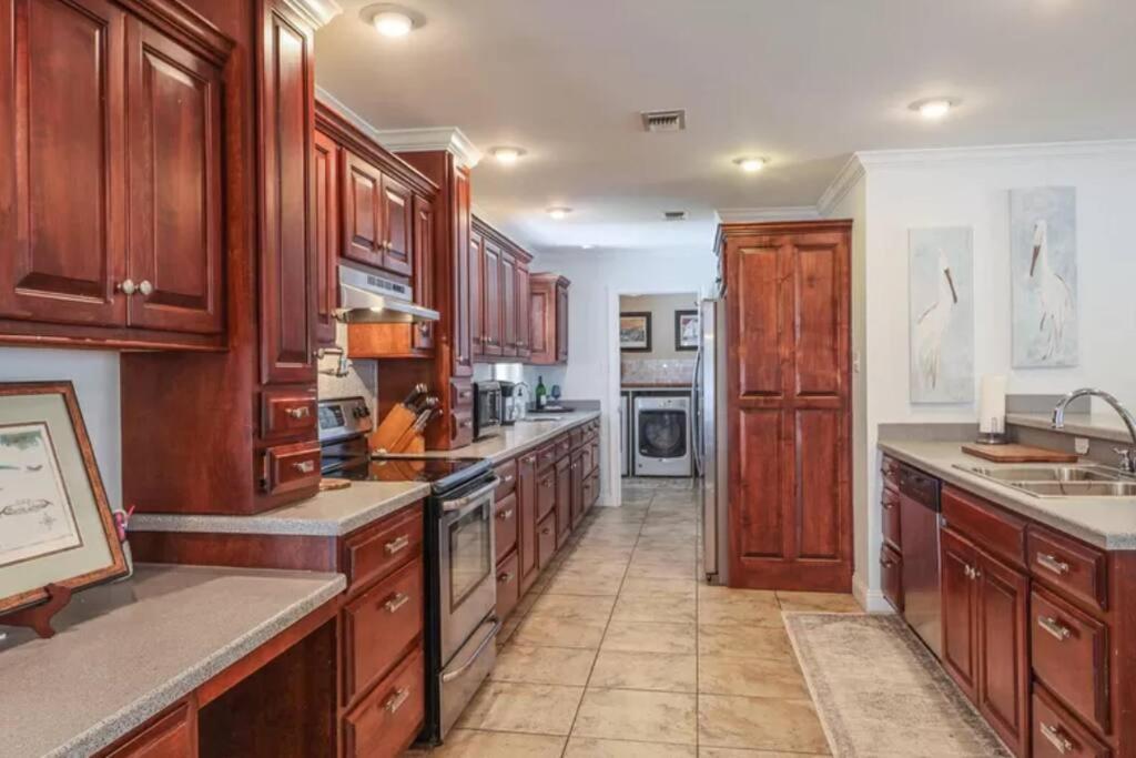 4/3 Home Centrally Located, Beach, Casino, Airport, Dining, Golfing, Shopping, Entertainment Gulfport Exterior photo