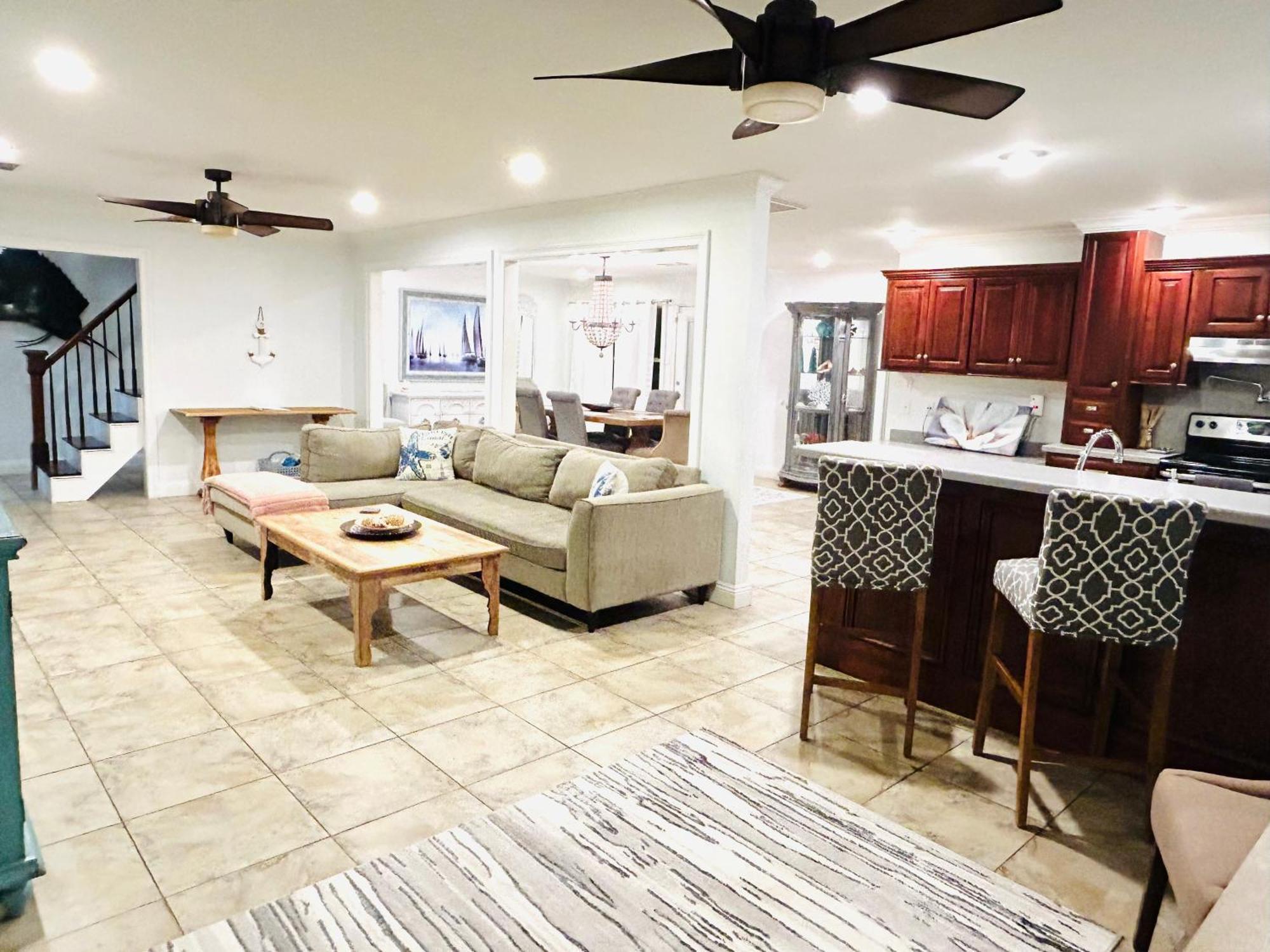 4/3 Home Centrally Located, Beach, Casino, Airport, Dining, Golfing, Shopping, Entertainment Gulfport Exterior photo